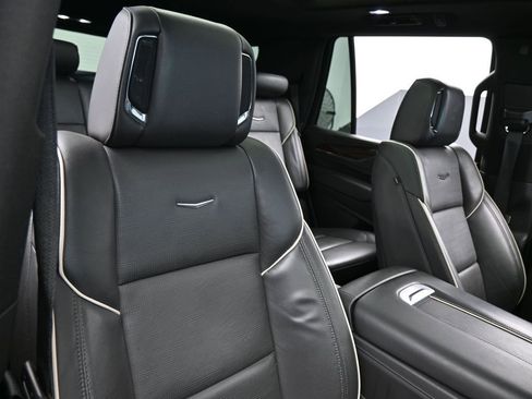 Used 2023 Cadillac Escalade Premium Luxury image 49