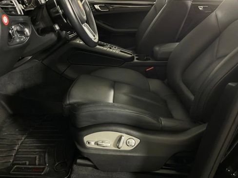 Used 2019 Porsche Macan AWD/4WD image 27
