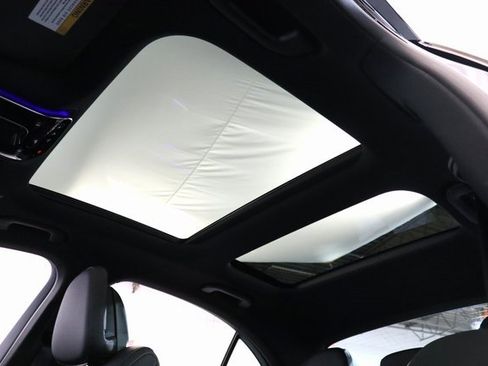 Used 2025 Mercedes-Benz C 300 4MATIC Sedan image 10