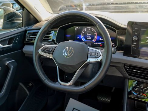 Used 2025 Volkswagen Jetta SE w/ Sunroof Package FWD image 42