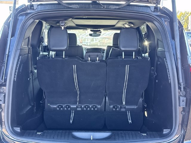Used 2026 Chrysler Pacifica Limited FWD image 13