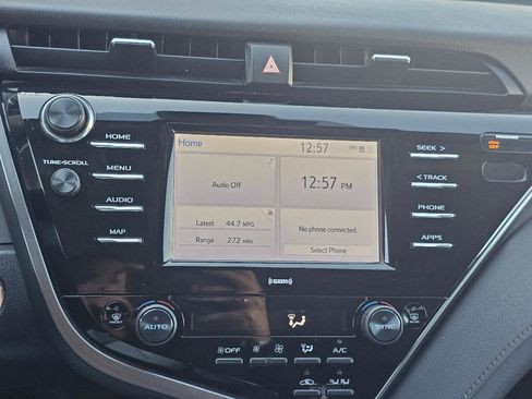 Used 2020 Toyota Camry LE image 23