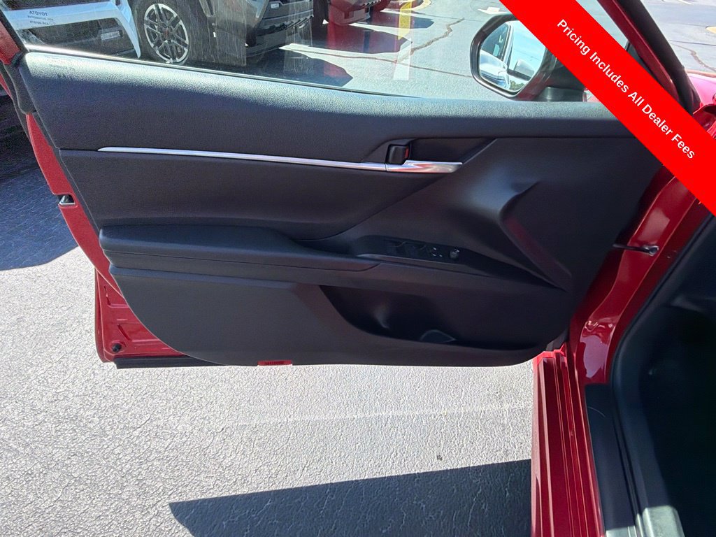 Used 2022 Toyota Camry SE FWD image 5