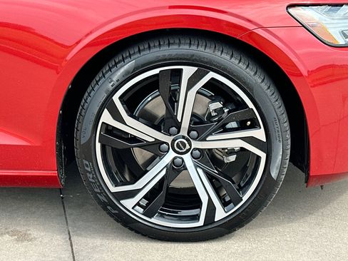 Used 2024 Volvo S60 B5 Core image 10