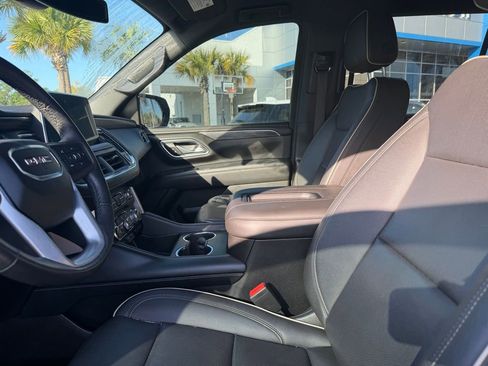 Used 2022 GMC Yukon XL SLT w/ SLT Luxury Package image 8