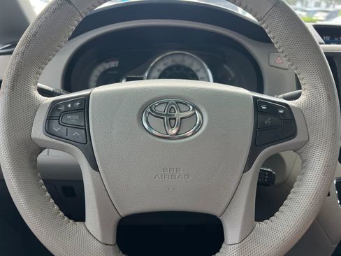 Used 2014 Toyota Sienna SE FWD image 25