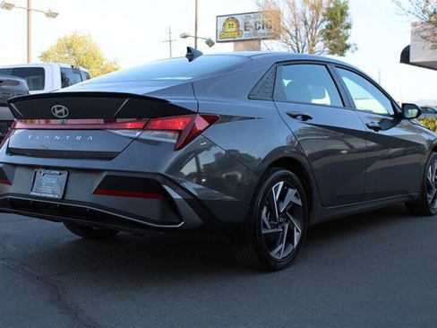 Used 2025 Hyundai Elantra Sport FWD image 11