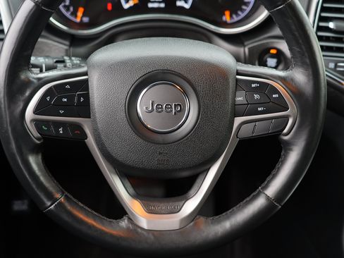 Used 2018 Jeep Grand Cherokee Altitude AWD/4WD image 24