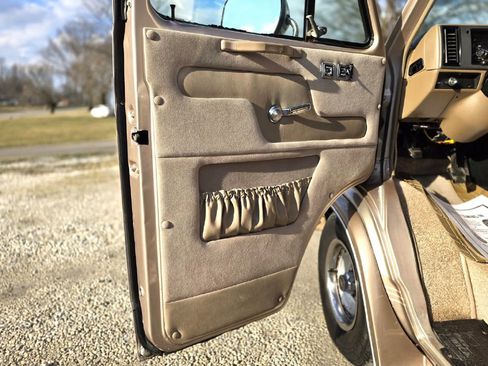 Used 1994 Chevrolet G20 image 21