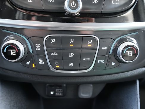 Used 2023 Chevrolet Traverse LT w/ LT Premium Package AWD/4WD image 36