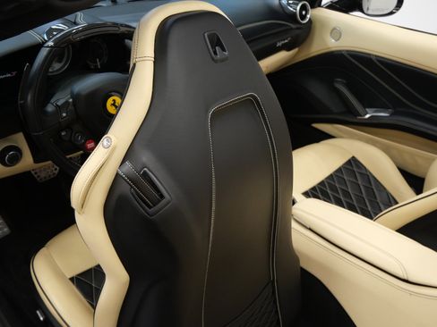 Used 2015 Ferrari California T RWD image 31