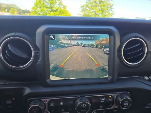 Used 2020 Jeep Gladiator Overland AWD/4WD image 21