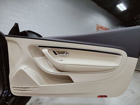 Used 2014 Volkswagen Eos FWD image 10