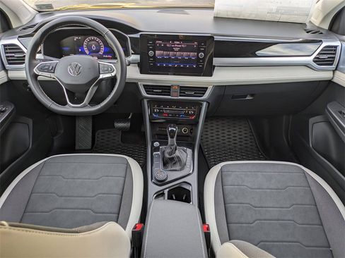 New 2026 Volkswagen Taos SE image 15