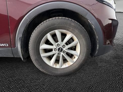 Used 2019 Kia Sorento LX image 11