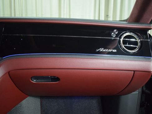 Used 2023 Bentley Flying Spur V8 image 26