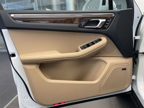 New 2025 Porsche Macan image 13