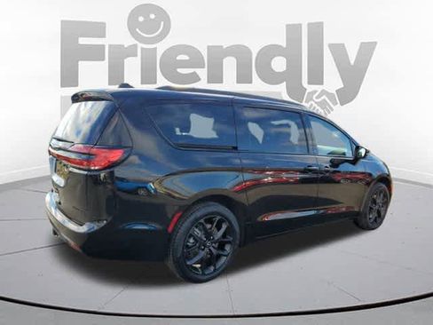 New 2026 Chrysler Pacifica Limited w/ S Appearance Package image 5