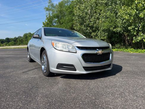 Used 2016 Chevrolet Malibu LT FWD image 3