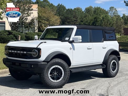 New 2025 Ford Bronco Outer Banks w/ Sasquatch Package image 1