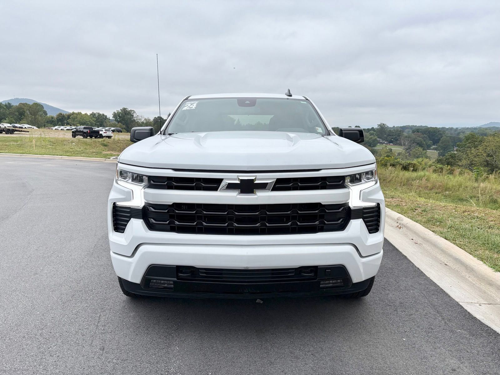 Used 2024 Chevrolet Silverado 1500 RST w/ Z71 Off-Road Package AWD/4WD image 2