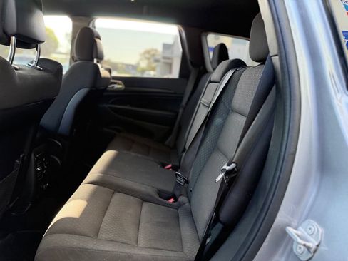 Used 2021 Jeep Grand Cherokee Laredo w/ Security & Convenience Group RWD image 4