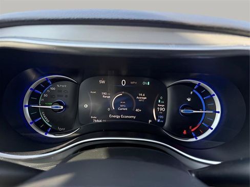 Used 2018 Chrysler Pacifica Limited w/ Advanced Safetytec Group FWD image 49