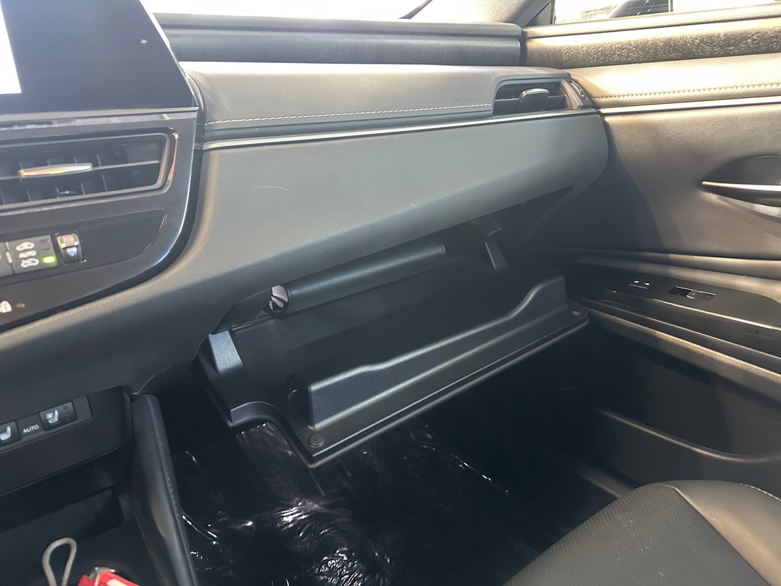 Used 2025 Lexus ES 300h w/ Premium Package FWD image 22