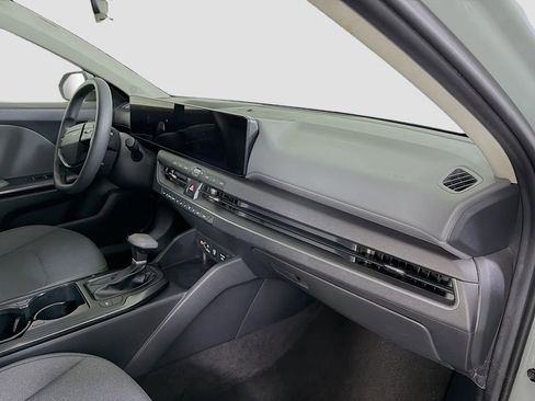 Used 2025 Kia K4 LXS image 31