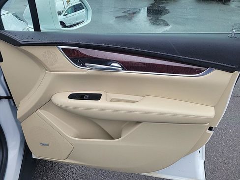 Used 2017 Cadillac XT5 Luxury w/ Driver Awareness Package AWD/4WD image 35