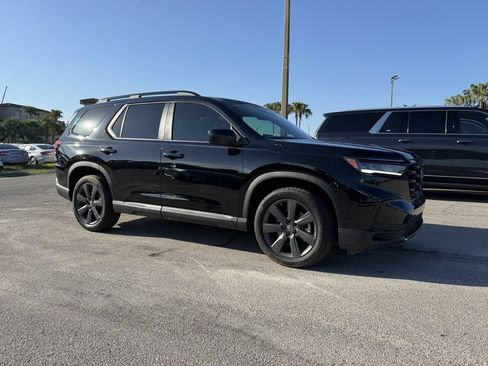 Used 2025 Honda Pilot Sport image 2