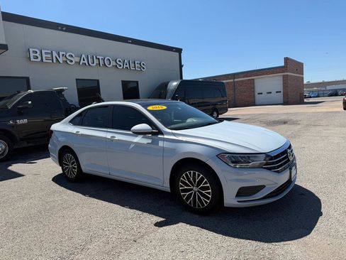 Used 2019 Volkswagen Jetta SE FWD image 4