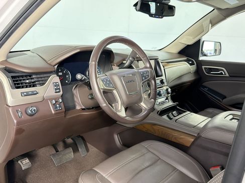 Used 2020 GMC Yukon Denali w/ Denali Premium Package RWD image 4