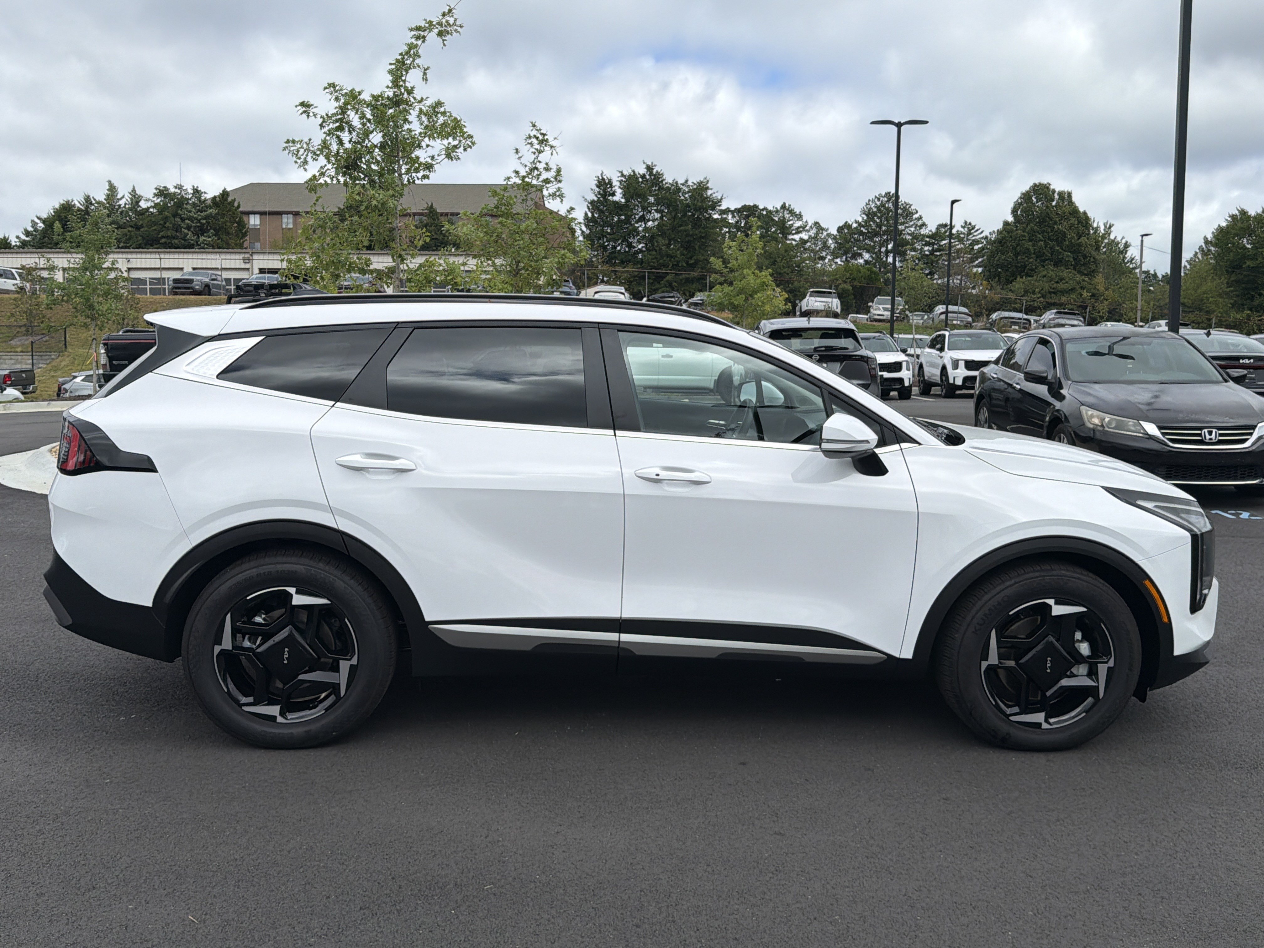 Certified 2026 Kia Sportage EX w/ EX Panorama Roof Package FWD image 8