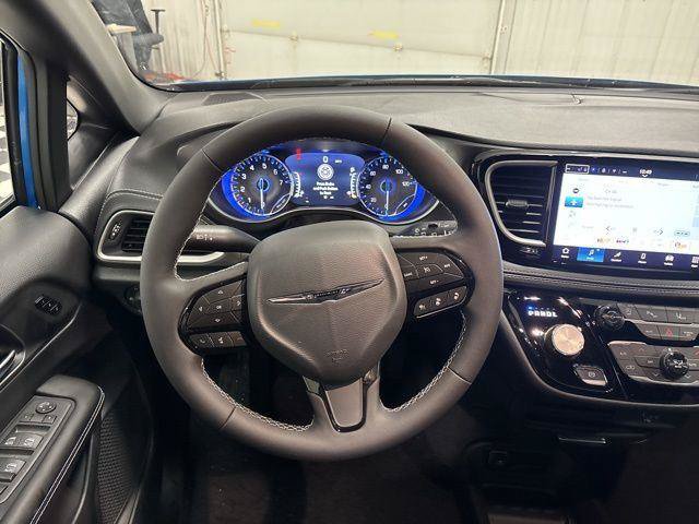 New 2026 Chrysler Pacifica Select w/ S Appearance Package AWD/4WD image 13