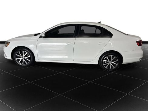 Used 2017 Volkswagen Jetta SE FWD image 2