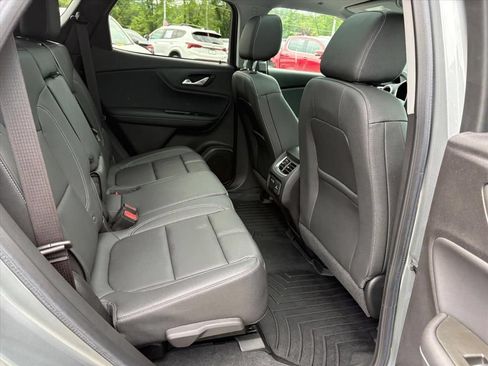Used 2024 Chevrolet Blazer LT w/ Sound & Technology Package FWD image 21