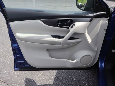 Used 2018 Nissan Rogue Sport FWD image 23