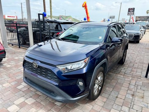 Used 2020 Toyota RAV4 XLE Premium FWD image 6
