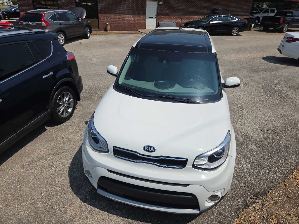 Used 2019 Kia Soul + w/ Primo Package FWD image 4