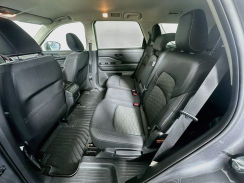 Used 2023 Nissan Pathfinder SV AWD/4WD image 29