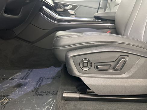 Used 2025 Audi Q8 Premium Plus w/ Premium Plus Package image 10
