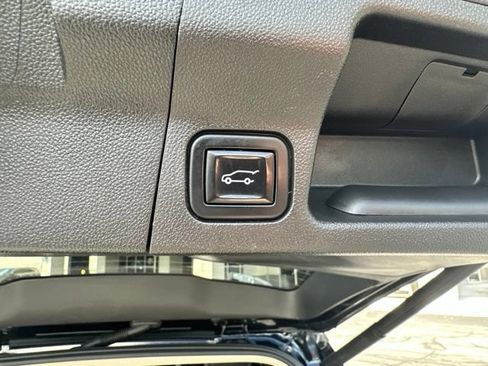 Used 2022 GMC Acadia Denali w/ Denali Ultimate Package AWD/4WD image 18