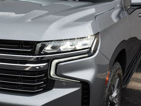 Used 2021 Chevrolet Suburban LT image 23