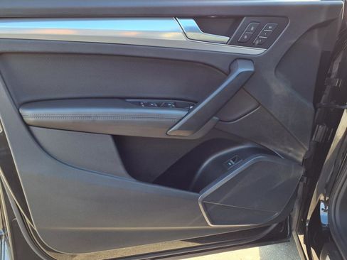 Used 2020 Audi Q5 2.0T Titanium Premium Plus w/ Premium Plus Package image 11