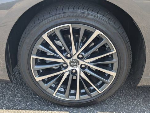 Used 2025 Lexus ES 350 w/ Premium Package FWD image 11