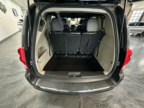 Used 2020 Dodge Grand Caravan SXT image 10