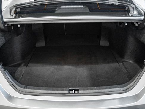 Used 2018 Toyota Camry XLE image 9