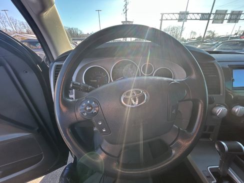 Used 2010 Toyota Tundra 4x4 CrewMax image 8