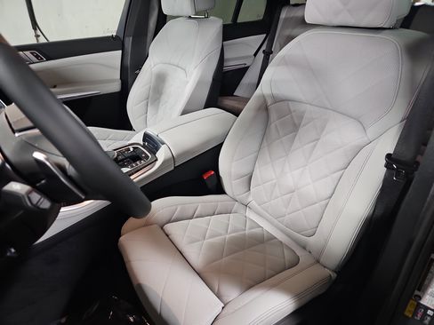 New 2026 BMW X5 xDrive50e w/ Climate Comfort Package AWD/4WD image 17